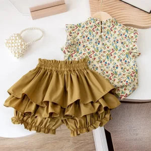 Mini ensemble d'été pour enfants avec motifs floraux