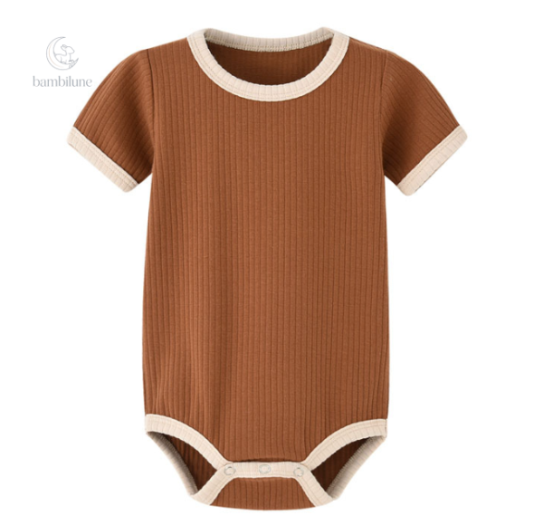 Vêtement pour bébé : grenouillère avec design amusant