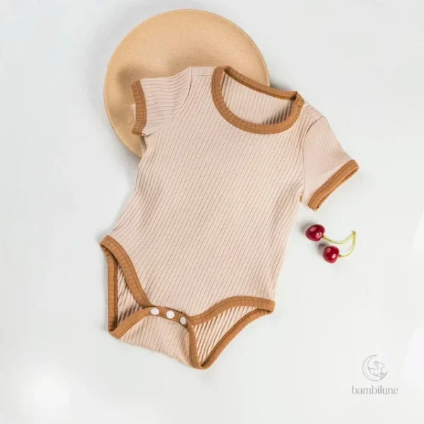 Grenouillère fun pour bébé, idéale pour le jeu