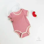 Style moderne avec la grenouillère Mini Fashion