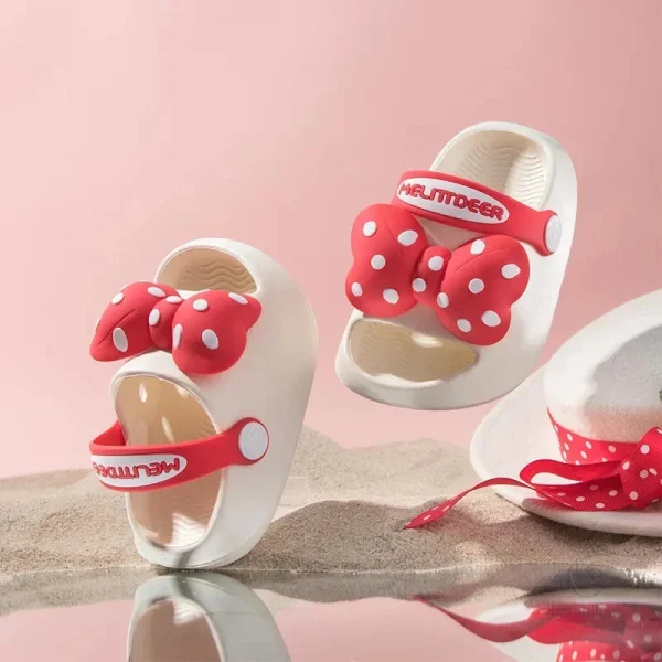 Mini Fashion – Chaussons de plage à pois pour enfants