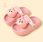 Chaussons amusants à pois pour les petits explorateurs