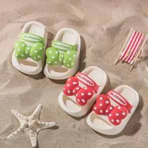 Chaussons de plage colorés à pois pour petites filles