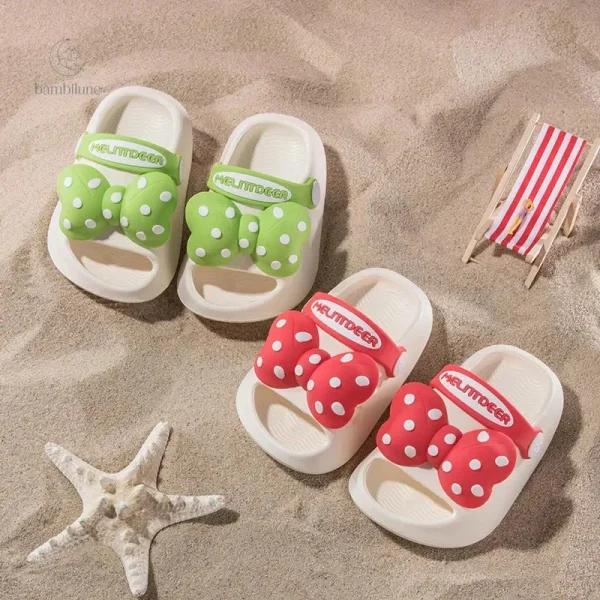 Chaussons de plage colorés à pois pour petites filles