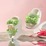 Mini chaussons de plage pour un été gai et sécurisé