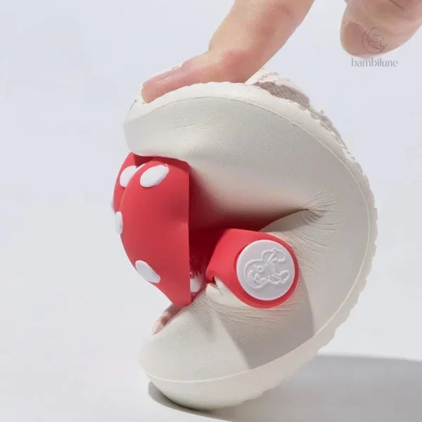 Chaussons d'été à pois pour enfants actifs