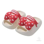 Chaussons légers à pois pour les jeux de plage