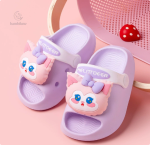 Chaussons de plage à pois pour un style ludique
