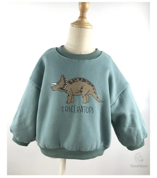 Un pull d'hiver enfant avec illustration de dinosaure joyeux