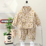 Imprimé léopard sur robe d'hiver pour enfants actif