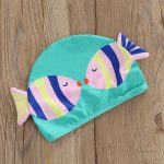 Mode estivale enfantine, maillot de bain poissons
