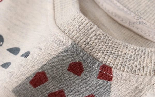Imprimés colorés sur pull pour enfants