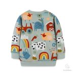 Imprimés adorables sur un pull pour enfants, style automnal