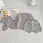 Vêtements colorés tricotés pour enfants actifs