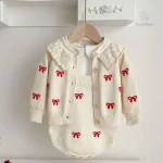 Ensemble tricoté coloré pour jeunes enfants