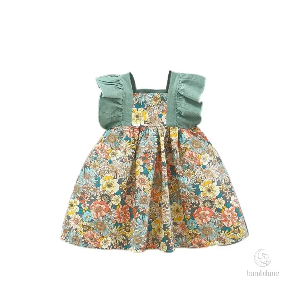 Chapeau assorti à la robe fleuri pour look complet
