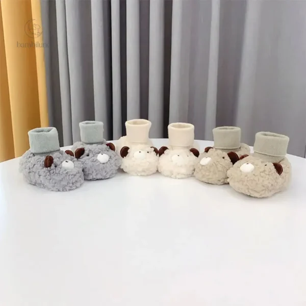 Mini chaussons doux pour petits pieds