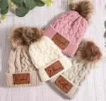 Chapeau personnalisé avec pompon pour enfants