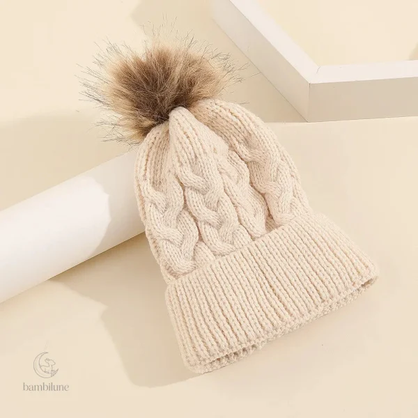 Chapeau d'automne avec pompon, idéal pour les jeux