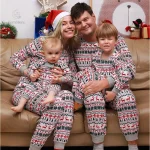 Pyjamas de Noël familiaux, moments chaleureux ensemble