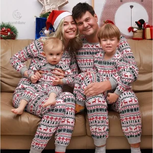 Pyjamas de Noël familiaux, moments chaleureux ensemble