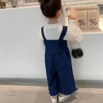 Mode enfant : salopette pratique et élégante