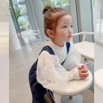 Vêtements tendance pour petites filles - salopette à la mode