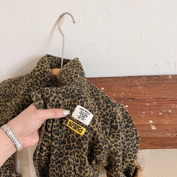 Veste stylée pour enfants, alliant confort et robustesse