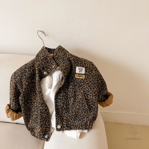 Veste imprimée léopard, ajout fun à la garde-robe enfantine