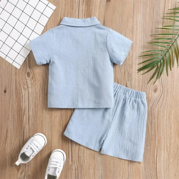 Vêtements pour enfants : ensemble robuste et élégant en coton