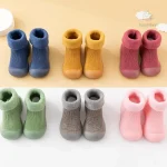 Vêtements pour enfants - chaussettes pratiques