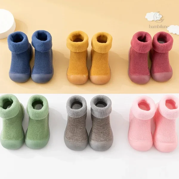 Vêtements pour enfants - chaussettes pratiques
