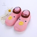 Confort et style réunis dans ces chaussons pour enfants