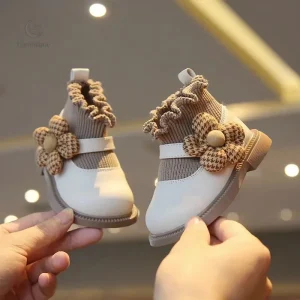 Mode enfantine : bottes mini pour les petites filles