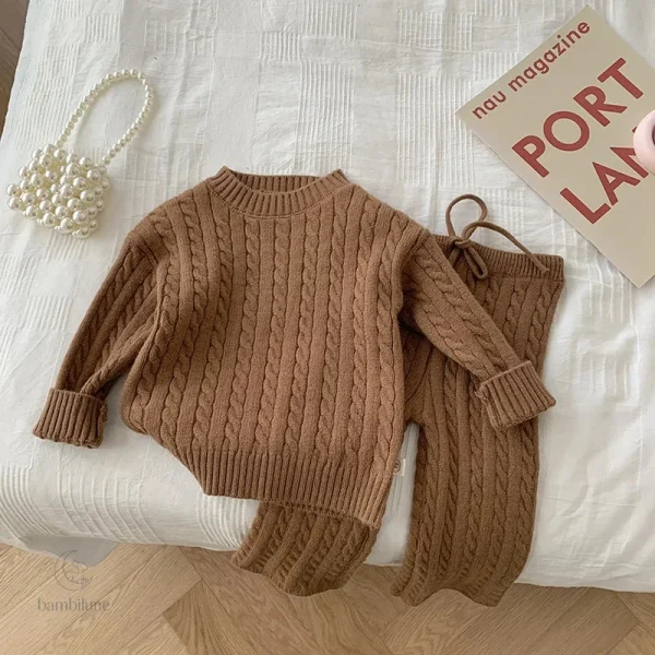 Look branché pour les tout-petits en tricot