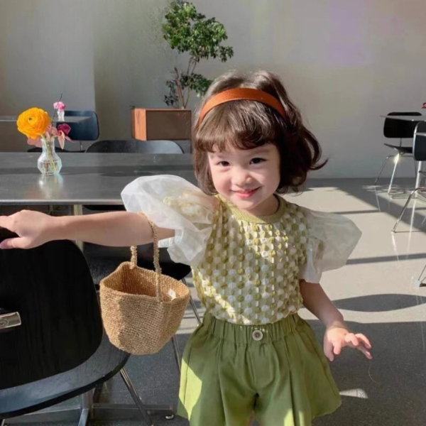 Tenue d'été élégante pour les jeunes enfants