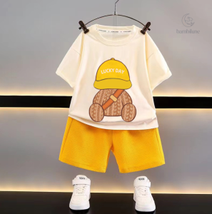 Vêtements colorés et amusants pour enfants actifs
