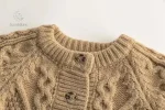 Vêtement enfant : pull tricoté idéal pour l'hiver