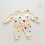 Survêtement enfant avec design ludique et doux