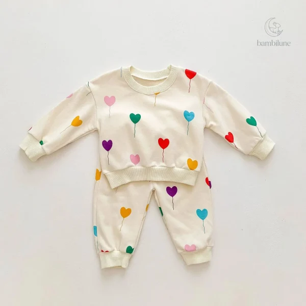 Survêtement enfant avec design ludique et doux