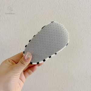 Chaussons printaniers adaptés aux tout-petits