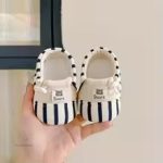 Modèle de chaussons élégants pour enfants