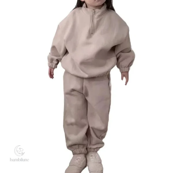 Mode d'hiver pour enfants : survêtement pratique