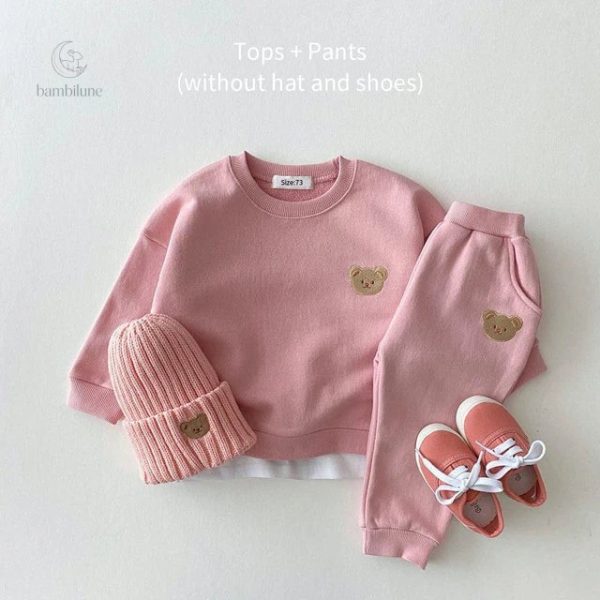 Look enfantin avec survêtement ourson pratique