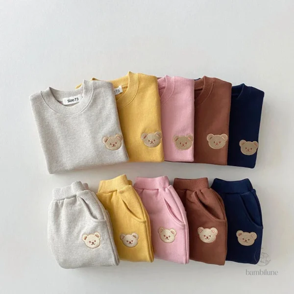 Tenue enfant adorable avec motif ourson