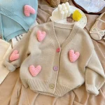 Confort et style avec ce pull en forme de cœur