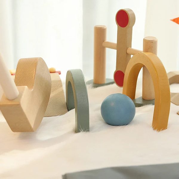 Mini golf en bois adapté aux petits, début des activités extérieures
