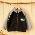 Style automnal, cardigan en laine d'agneau pour petits enfants
