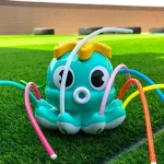 Activité extérieure pour enfants avec pulvérisateur ludique
