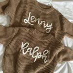 Pull brodé pour bébé avec message personnalisé